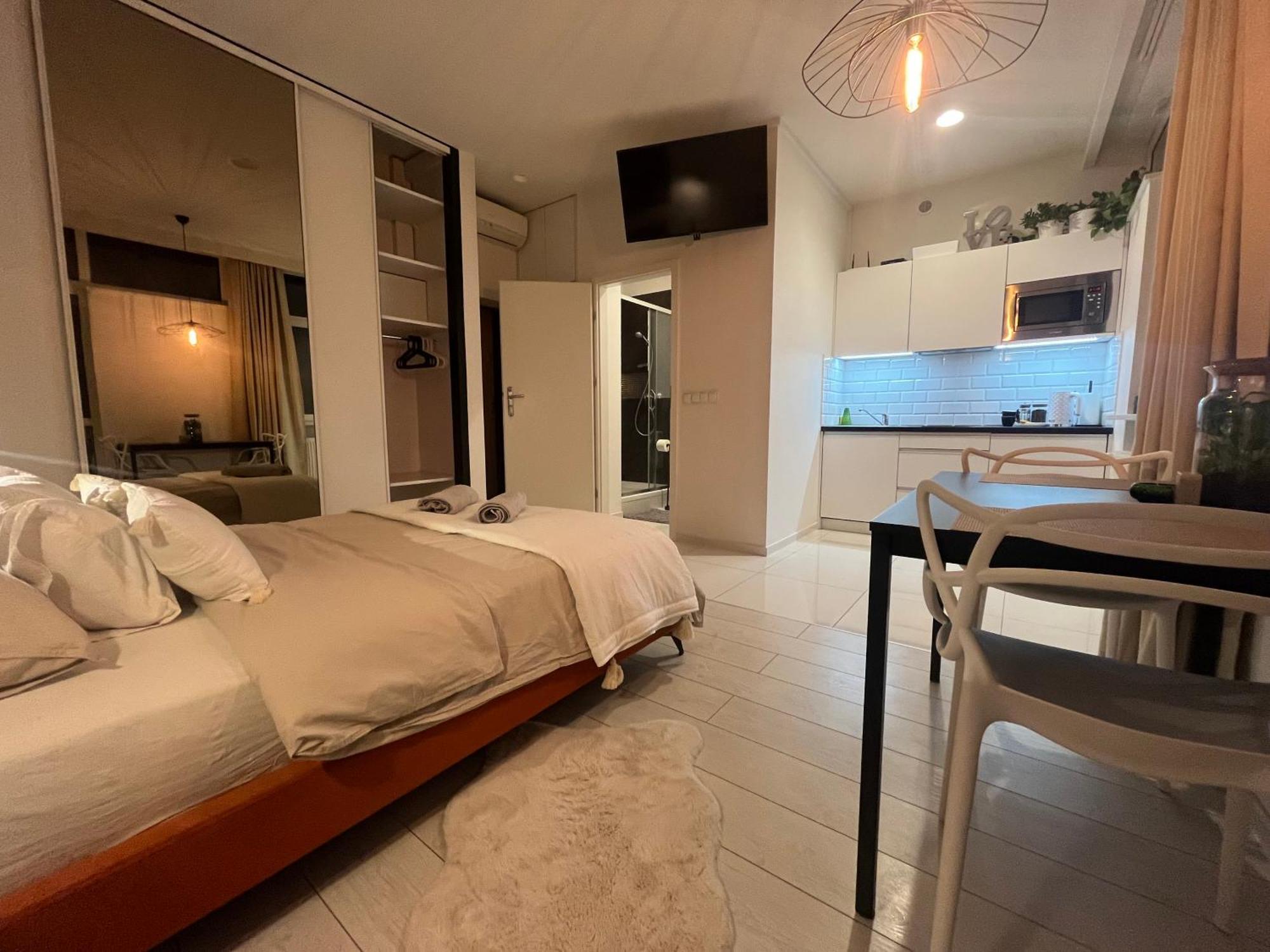 Apartament I Love Piotrkowska Z Wielkim Lustrem, Balkonem I Klimatyzacja Łódź Exteriör bild